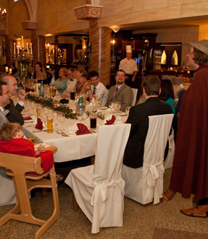 Chnutz erz&aul;hlt bei einer Hochzeitsfeier